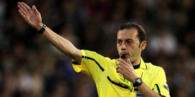 Wasit Cuneyt Cakir Pimpin Laga Bilbao vs Napoli Wasit Cuneyt Cakir Pimpin Laga Bilbao vs Napoli