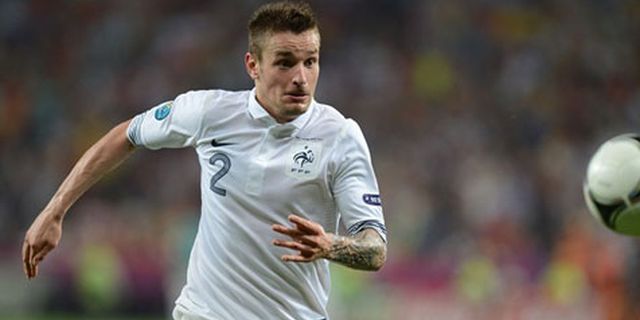 Jelang Duel Hidup Mati Besiktas, Debuchy Siapkan Tato Anyar 