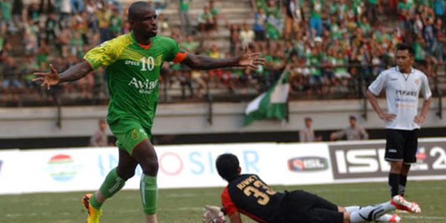 Lagi, Greg Nwokolo Absen Dari Latihan Persebaya