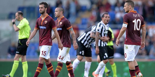 Napoli Out Dari UCL, Juve dan Roma Untung Besar Napoli Out Dari UCL, Juve dan Roma Untung Besar