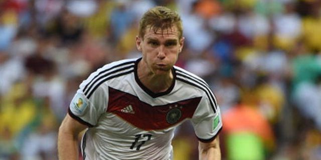 Mertesacker Pensiun di Jerman Demi Arsenal