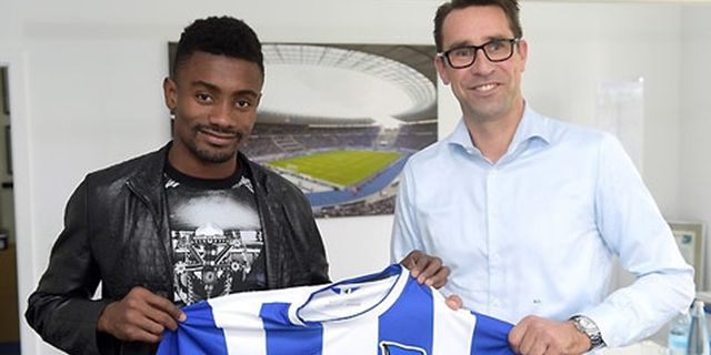 Salomon Kalou Resmi Bergabung Hertha Berlin Salomon Kalou Resmi Bergabung Hertha Berlin