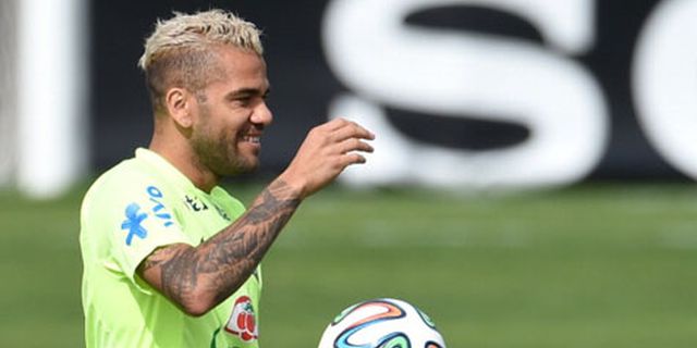 Tunjukkan Pantat Usai Dilanggar, Dani Alves Malah Di-Kartu