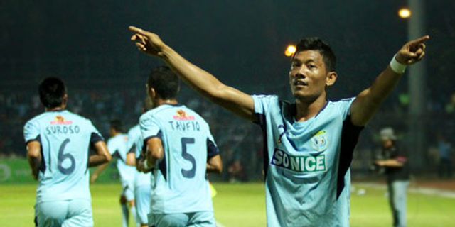 Review ISL: Bekuk Persipura, Persela Masuk Big Four