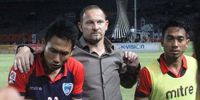 Dikabarkan Bakal Dijegal, Dejan Tak Gentar