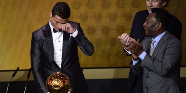 Momen Terbaik Seumur Hidup Ronaldo: Kalahkan Messi di Ballon d'Or Momen Terbaik Seumur Hidup Ronaldo: Kalahkan Messi di Ballon d'Or