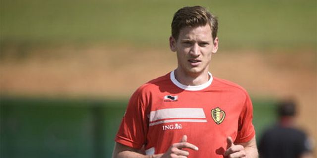 Dihantam Tendangan Vertonghen, Gadis Cilik Ini Pingsan