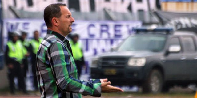 Dejan Antonic Keluhkan Kondisi Stadion Singaperbangsa