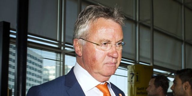 Hiddink: Lini Belakang Belanda Terlalu Naif 