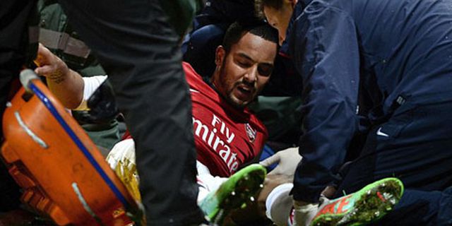 Pulih, Walcott Bidik Laga Kontra Spurs Pulih, Walcott Bidik Laga Kontra Spurs