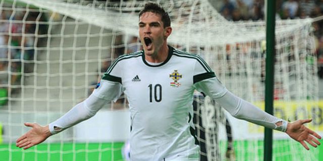 Dua Late Goal Irlandia Utara Sakiti Hungaria