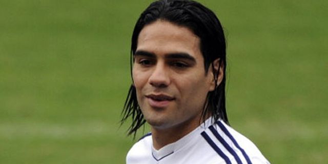 United Bantah Falcao Dua Tahun Lebih Tua