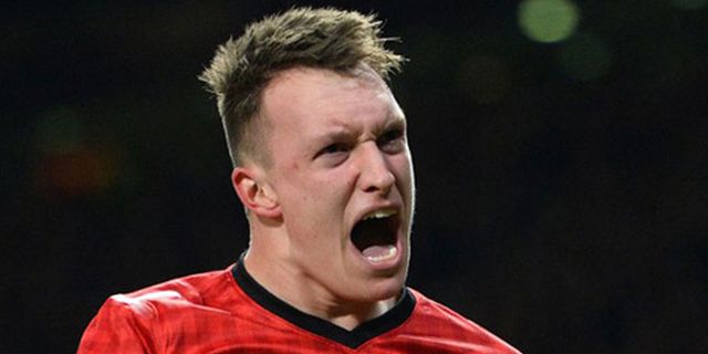 Phil Jones Incar Posisi Bek Tengah Utama 