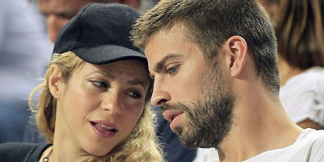 Galeri: Absen Bela La Roja, Pique Berduaan Bareng Shakira Galeri: Absen Bela La Roja, Pique Berduaan Bareng Shakira