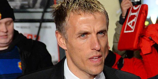 Neville Abadikan Class of 92 Dalam Botol Minuman Soda