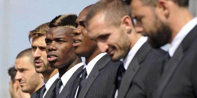 Galeri: Di Balik Layar Sesi Foto Tim Juventus Galeri: Di Balik Layar Sesi Foto Tim Juventus
