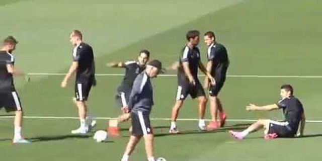 Ronaldo 'Usir' James di Sesi Latihan Madrid Ronaldo 'Usir' James di Sesi Latihan Madrid
