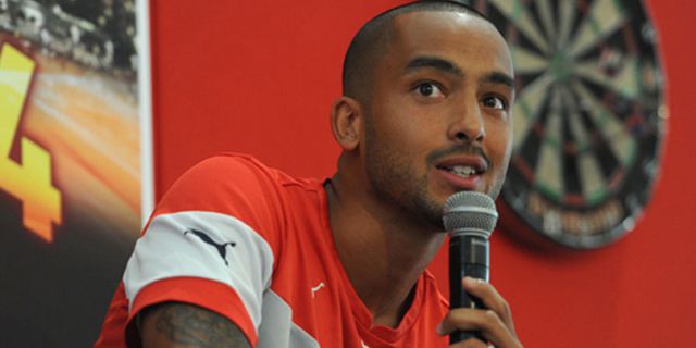 Walcott Tawarkan Diri Jadi Tempat Curhat Bagi Giroud