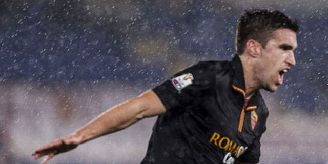 United Akan Korbankan Juan Mata Demi Strootman?