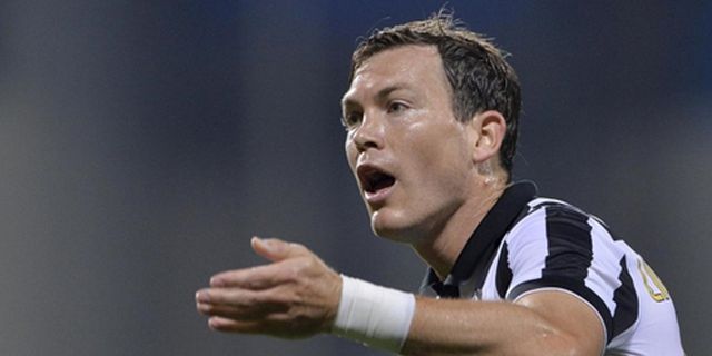 Lichtsteiner: Juve Bertahan Dengan Sebelas Pemain