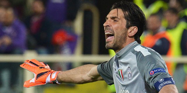 Buffon Bosan Diminta Bandingkan Conte dan Allegri