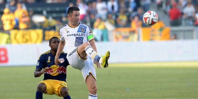 Robbie Keane Cetak Gol Chip Cantik di MLS