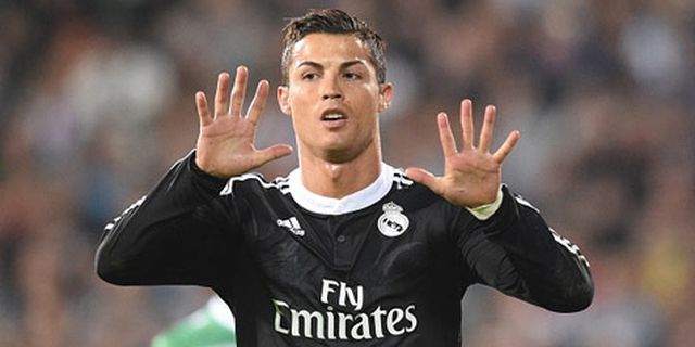 Ronaldo Tersanjung dengan Spanduk Terbang Fans United