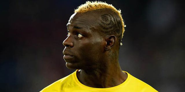 Putuskan Tunangan, Balotelli Balik ke Sang Mantan