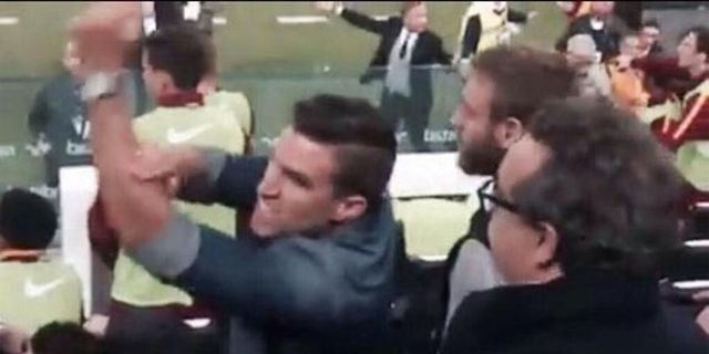 Rekan Muslim Dihina, Strootman Geram Sumpahi Fans Juventus Rekan Muslim Dihina, Strootman Geram Sumpahi Fans Juventus