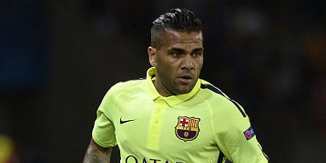 Alves Ingin Bertahan di Barca
