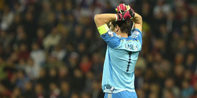 Casillas Buat Blunder, Alcacer Membela