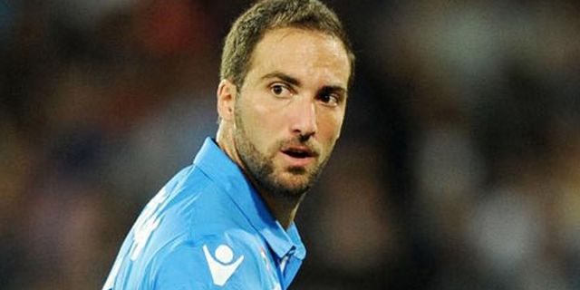 Lagi, Higuain Bantah Didekati Barcelona