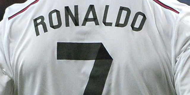 Free Kick Pemain Amatir Ini Lebih Bagus dari Milik Ronaldo? Free Kick Pemain Amatir Ini Lebih Bagus dari Milik Ronaldo?