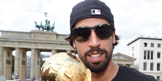 Terlihat Berlatih di Inggris, Khedira Makin Dekat ke Arsenal?