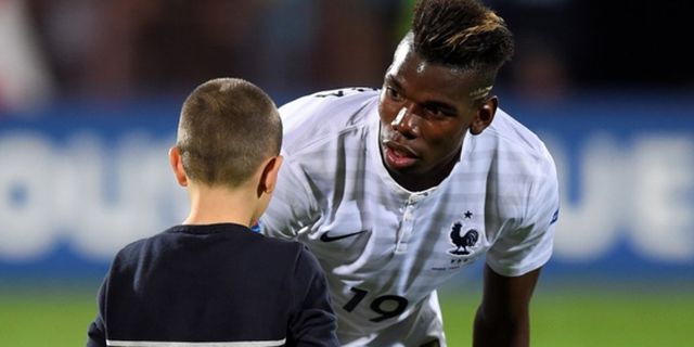 Ditawari Celana Bekas Pogba, Bocah Ini Kabur Ditawari Celana Bekas Pogba, Bocah Ini Kabur