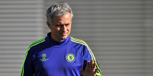 Dinanti United, Mourinho Ogah Simpan Pemain