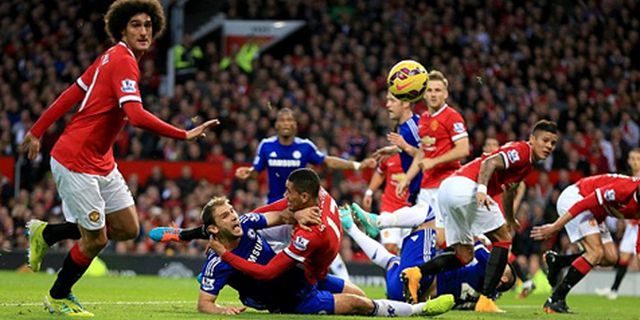 Poll: Lawan MU, Chelsea Harusnya Dapat Penalti Poll: Lawan MU, Chelsea Harusnya Dapat Penalti