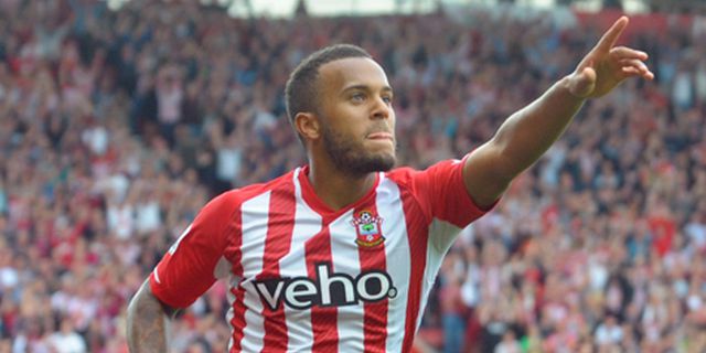Southampton Serius Ingin Rebut Fullback Chelsea