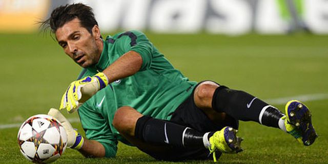 500 Caps Serie A, Buffon Kenakan Ban Kapten Spesial