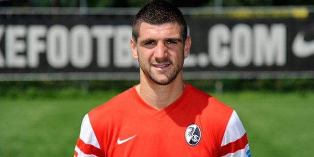 Perkuat Pertahanan, Milan Bidik Mitrovic Perkuat Pertahanan, Milan Bidik Mitrovic