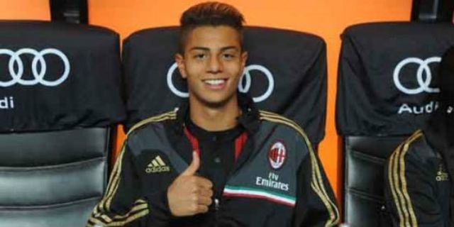 Video: Mastour Cetak Gol Indah bagi Milan Primavera Video: Mastour Cetak Gol Indah bagi Milan Primavera