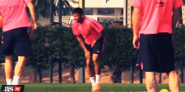 Senyum Ngilu Neymar Setelah Selangkangannya Terhantam Bola Senyum Ngilu Neymar Setelah Selangkangannya Terhantam Bola