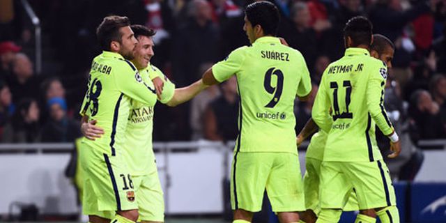 Review: Brace Messi Loloskan Barca ke 16 Besar