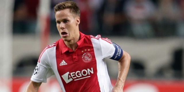 Kapten Ajax: Barca Terlalu Besar Untuk Kami Hadapi