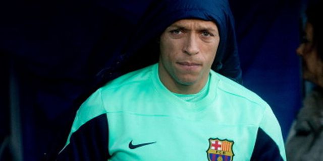 Roma Bersiap Angkut Adriano dari Barca