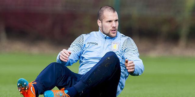 Wenger Ikut Kejar Tanda Tangan Vlaar Wenger Ikut Kejar Tanda Tangan Vlaar