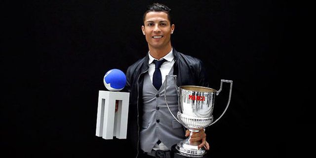 Galeri: Ronaldo Raih Dua Awards (Lagi) Galeri: Ronaldo Raih Dua Awards (Lagi)