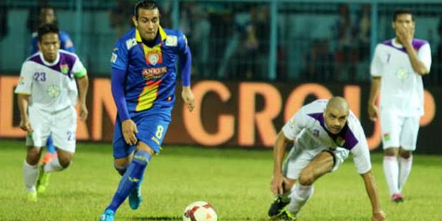 Pemain Buruan Pulang Kampung, Gresik United Cuek