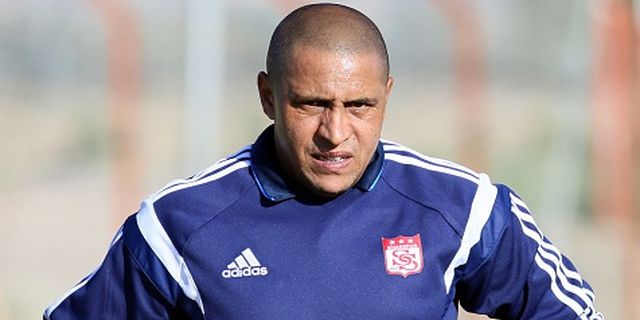 Mourinho Pernah Tolak Lamaran Roberto Carlos