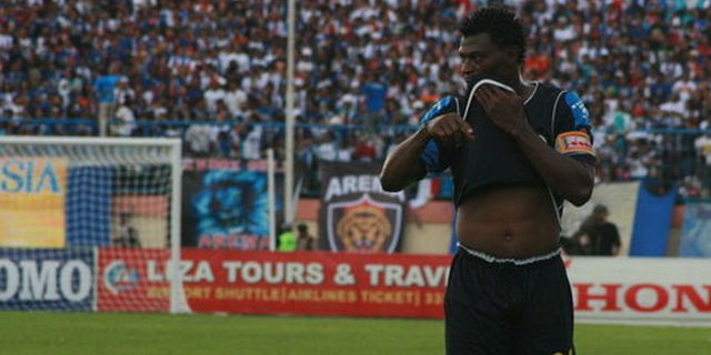 Arema Cronus Ingin Dapatkan Bek Seperti Pierre Njanka